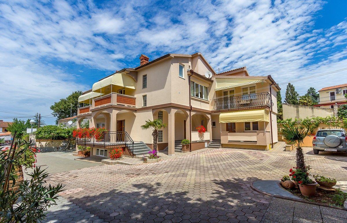 Apartments Nevija Medulin Exterior photo