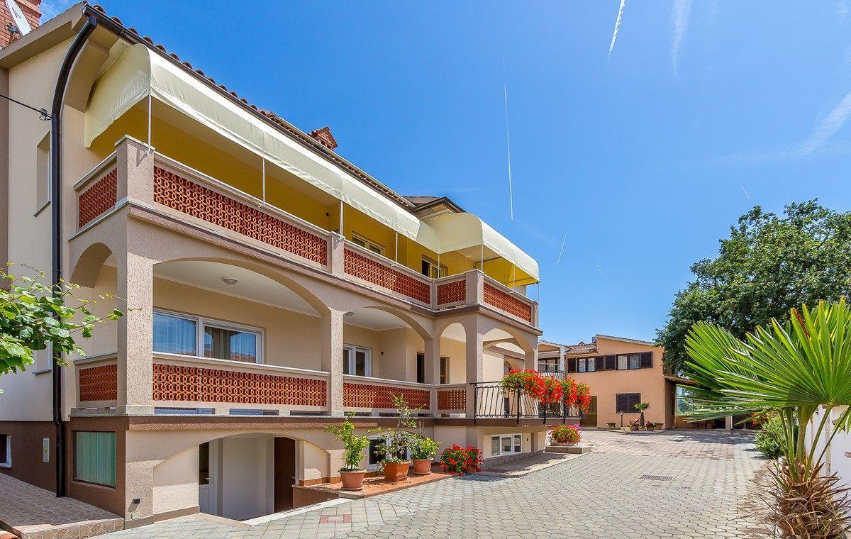 Apartments Nevija Medulin Exterior photo